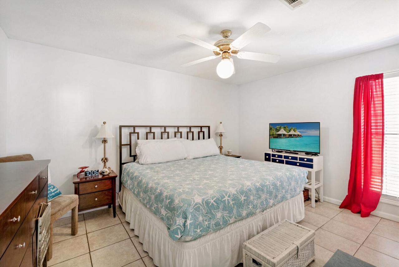 Chic Townhouse Steps To The Outdoor Pools Holiday home Panama City Beach